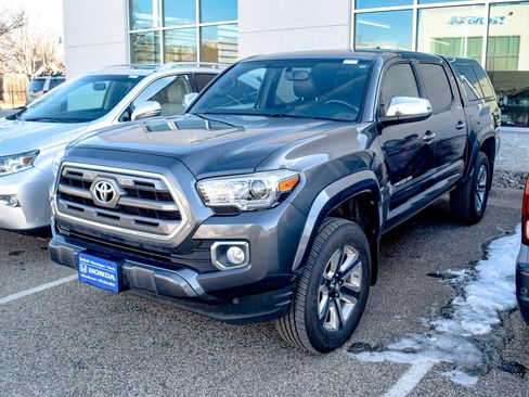 Used 2017 Toyota Tacoma Limited w/ Tow Package image 1