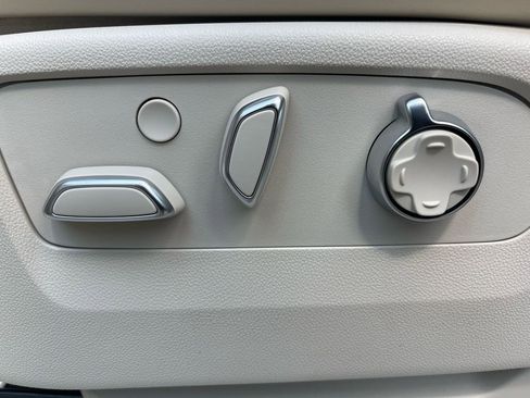 Used 2023 Cadillac Escalade Sport Platinum w/ LPO, ONYX Package image 10