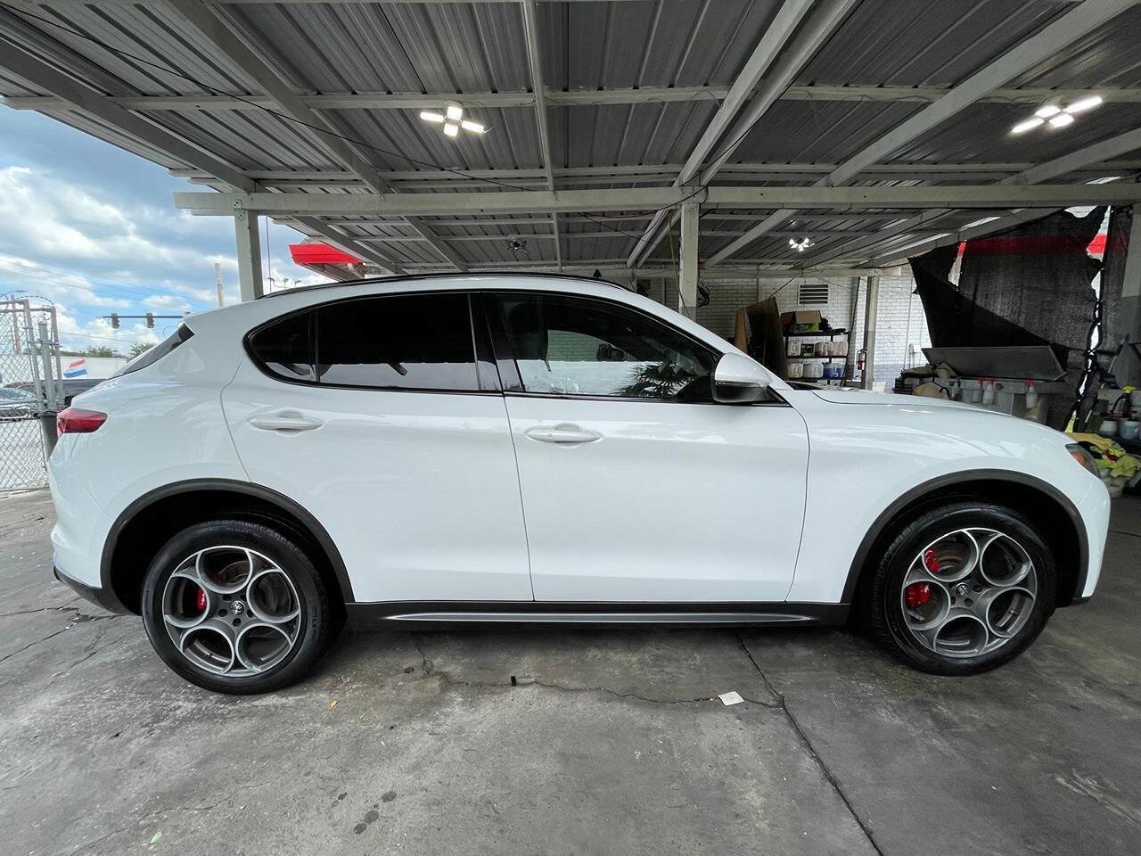 Used 2022 Alfa Romeo Stelvio Ti AWD/4WD image 5