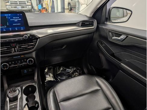 Used 2022 Ford Escape Titanium w/ Class II Trailer Tow Package AWD/4WD image 13