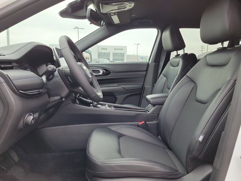 New 2026 Jeep Compass Latitude image 17