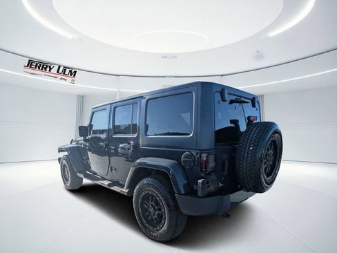 Certified 2017 Jeep Wrangler Unlimited Sahara AWD/4WD image 5
