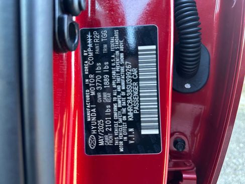 Used 2025 Hyundai Venue SEL image 31