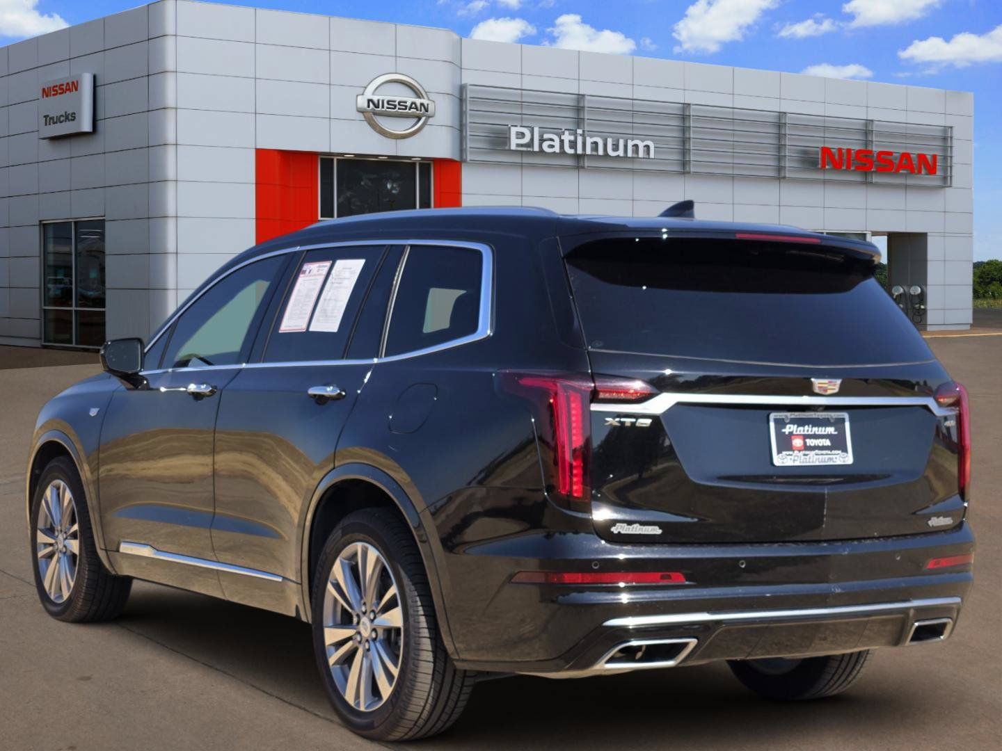 Used 2023 Cadillac XT6 Premium Luxury FWD image 4