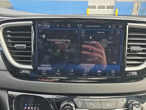 Used 2025 Chrysler Pacifica Select FWD image 24