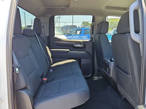 Used 2025 Chevrolet Silverado 1500 LT Trail Boss AWD/4WD image 32