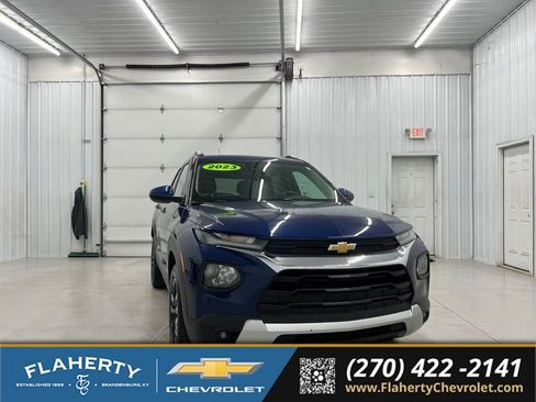 Used 2023 Chevrolet TrailBlazer LT FWD image 1