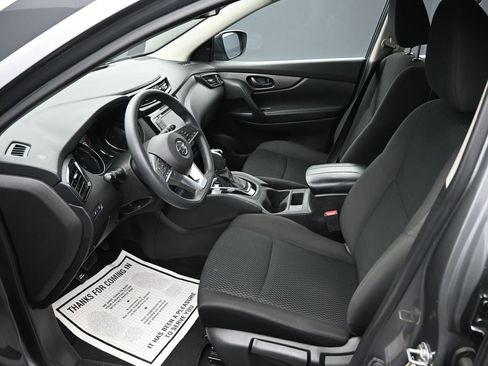 Used 2020 Nissan Rogue Sport S image 11