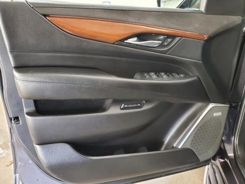 Used 2017 Cadillac Escalade Luxury AWD/4WD image 15