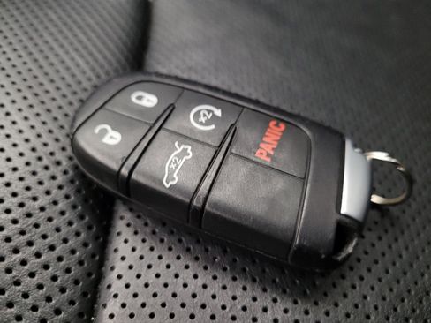 Used 2017 Chrysler 300 C image 32