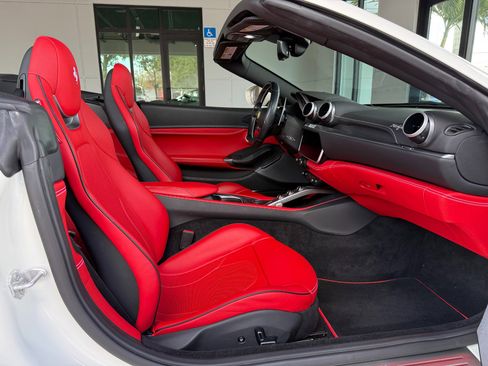 Used 2020 Ferrari Portofino image 32