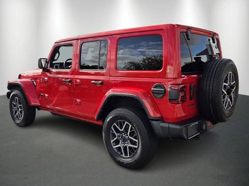 Used 2025 Jeep Wrangler Unlimited Sahara AWD/4WD image 3