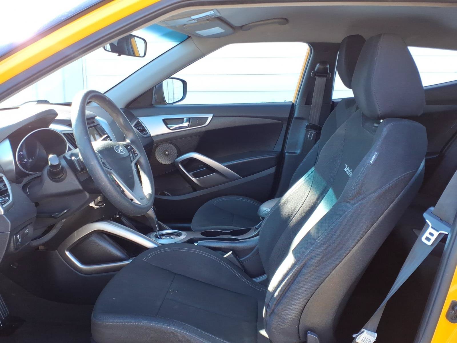 Used 2016 Hyundai Veloster FWD image 5