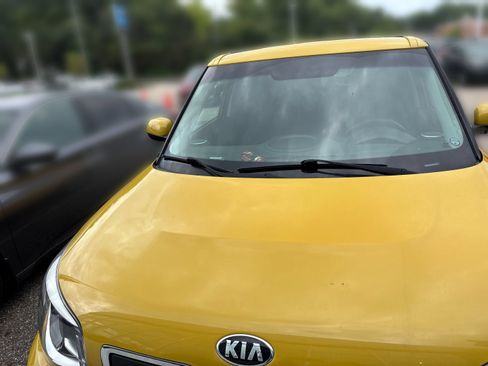 Used 2015 Kia Soul + FWD image 4