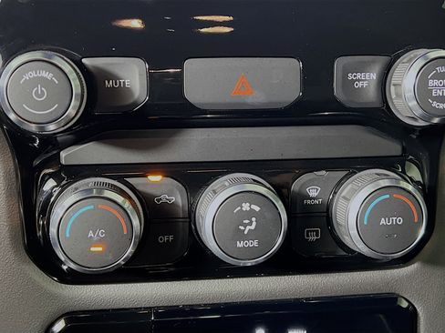 Used 2019 RAM 1500 Big Horn image 26