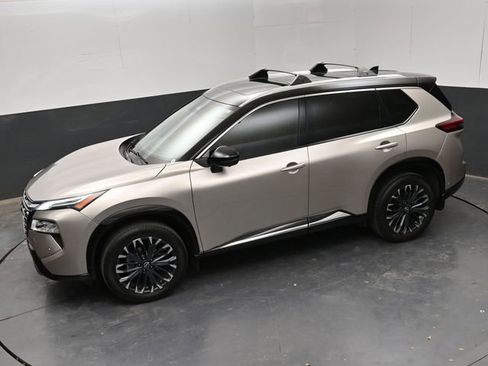 Certified 2025 Nissan Rogue Platinum image 24