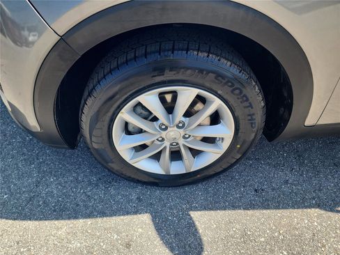 Used 2018 Kia Sorento FWD image 9