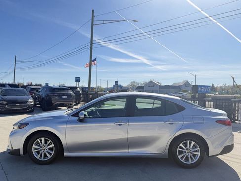 Used 2025 Toyota Camry LE FWD image 4