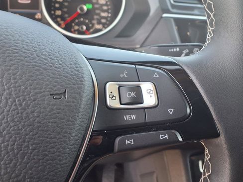 Used 2021 Volkswagen Tiguan SE w/ Panoramic Sunroof Package image 52