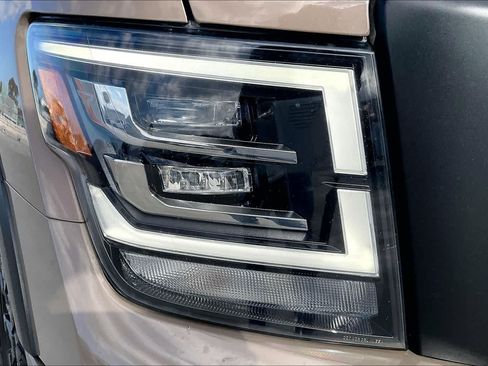 Used 2021 Nissan Titan PRO-4X w/ Pro-4x Convenience Package AWD/4WD image 31