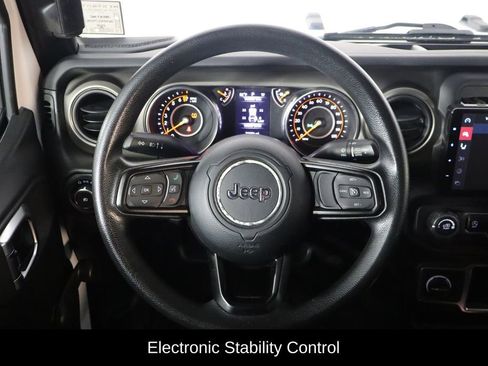 Used 2018 Jeep Wrangler Unlimited Sport image 7