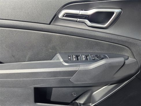 New 2026 Kia Sportage LX image 16