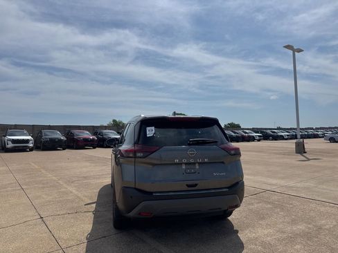 Used 2022 Nissan Rogue SV w/ SV Premium Package AWD/4WD image 17