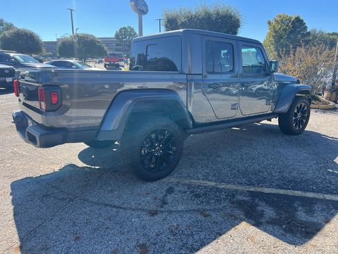 Used 2024 Jeep Gladiator Sport image 4