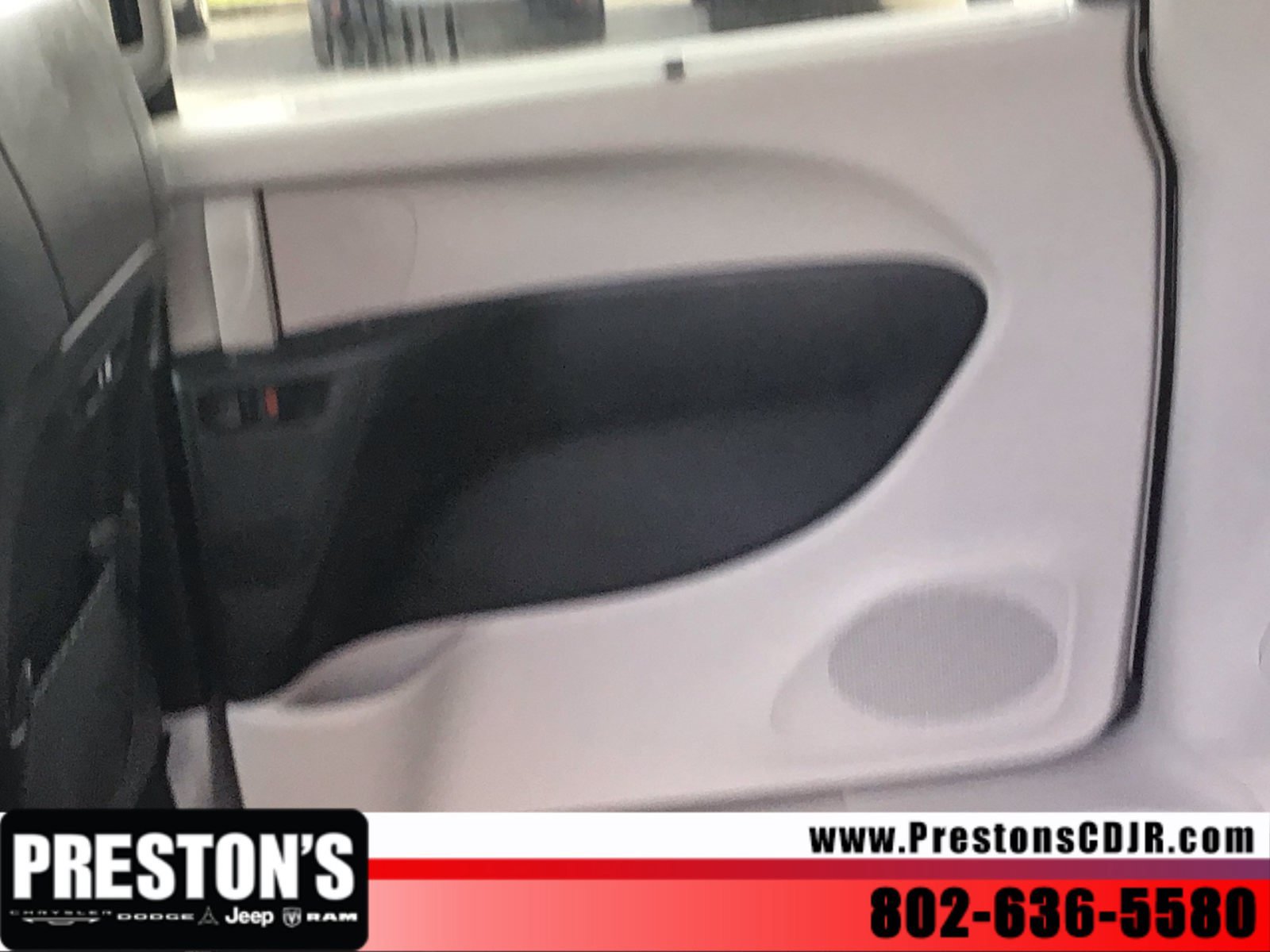 Used 2024 Chrysler Pacifica Touring-L FWD image 22