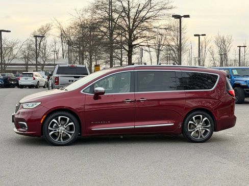 Certified 2021 Chrysler Pacifica Pinnacle image 11