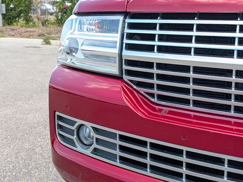 Used 2014 Lincoln Navigator 2WD image 9