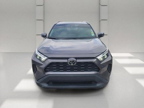 Used 2022 Toyota RAV4 XLE FWD image 2