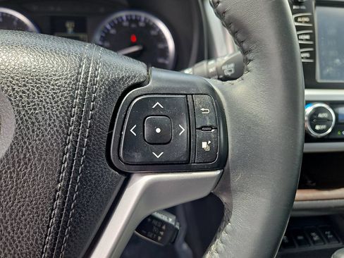 Used 2016 Toyota Highlander XLE AWD/4WD image 23
