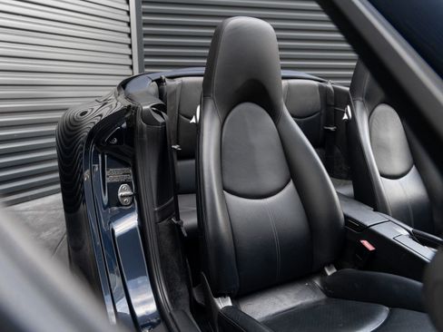 Used 2006 Porsche 911 Carrera 4 AWD/4WD image 39