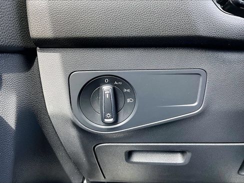 Used 2022 Volkswagen Tiguan SE AWD/4WD image 15