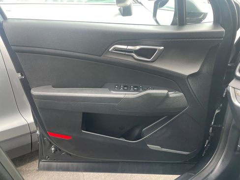 Used 2025 Kia Sportage LX image 18