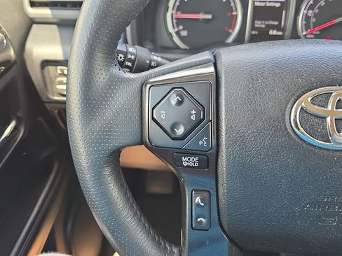 Used 2022 Toyota 4Runner TRD Off-Road Premium AWD/4WD image 17