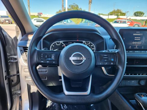 Used 2023 Nissan Rogue SV FWD image 14