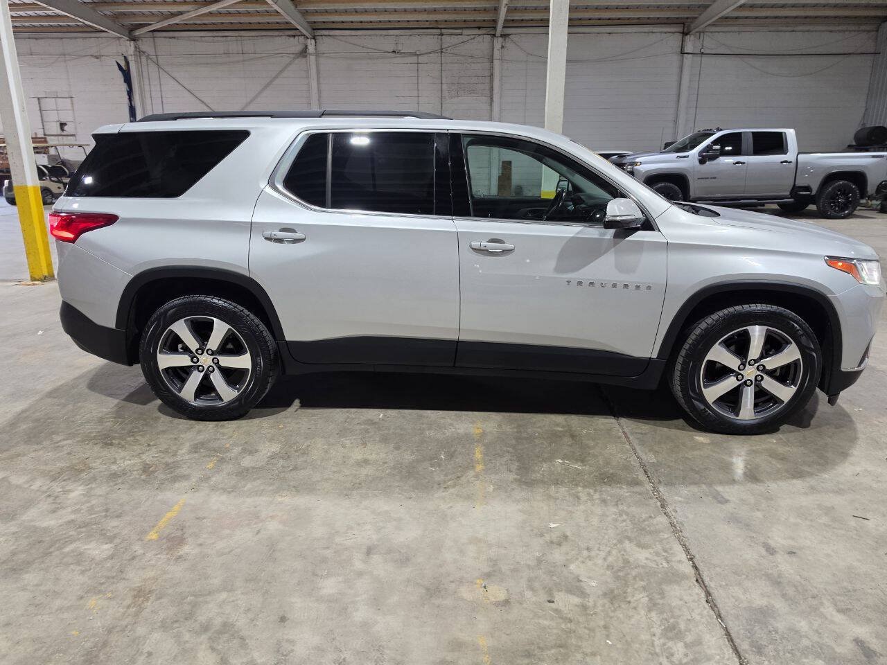 Used 2019 Chevrolet Traverse LT w/ LT Premium Package AWD/4WD image 14