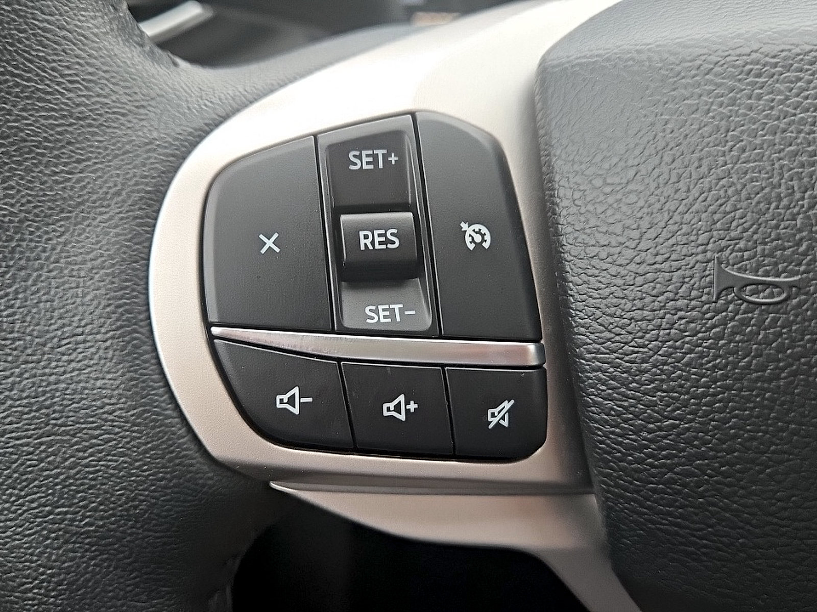 Used 2023 Ford Explorer XLT w/ Equipment Group 202A AWD/4WD image 13