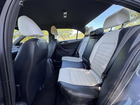 Used 2016 Volkswagen Jetta Sport FWD image 16