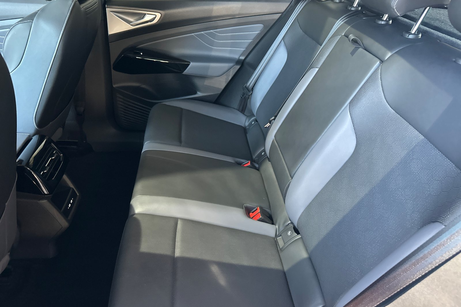 Used 2023 Volkswagen ID.4 S RWD image 12