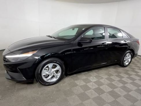 Certified 2023 Hyundai Elantra SE FWD image 10