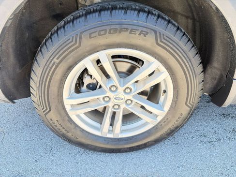 Used 2024 Ford Explorer XLT w/ Equipment Group 202A AWD/4WD image 32