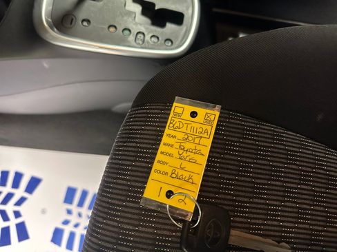 Used 2017 Toyota Yaris L image 37