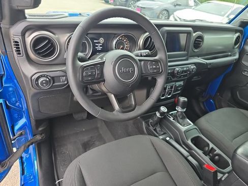 Used 2023 Jeep Gladiator Sport AWD/4WD image 17