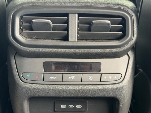 Used 2025 Honda Pilot Touring image 17