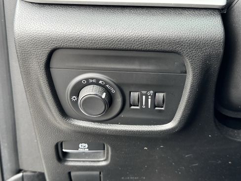 Used 2023 Jeep Grand Cherokee Altitude image 28