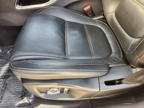 Used 2020 Jaguar F-PACE Prestige image 22