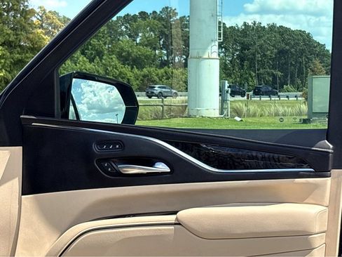 Used 2024 Cadillac Escalade ESV Premium Luxury RWD image 18